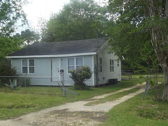 3rd image of 626 Mount Sinai Ave