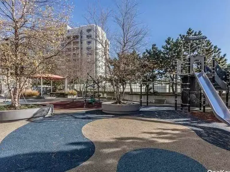40-22 College Point Blvd #8B — Photo 4