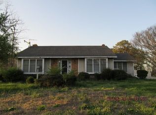 1173 Seatons Ln, West Point, VA 23181