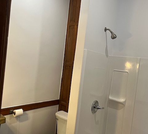 4th image of 512 N Lincoln St #205