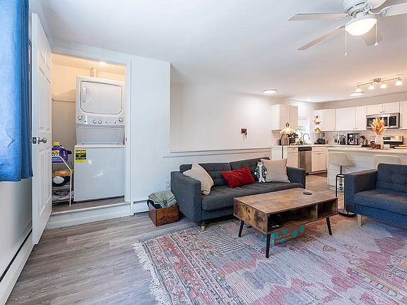 4th image of 127 Belmont Ave APT B