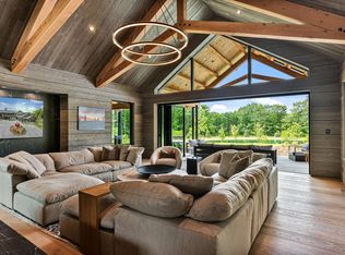 1084 Wade Pasture Rd, Stowe, VT 05672