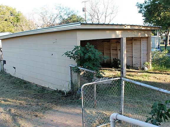 3rd image of 604 S Connellee Ave