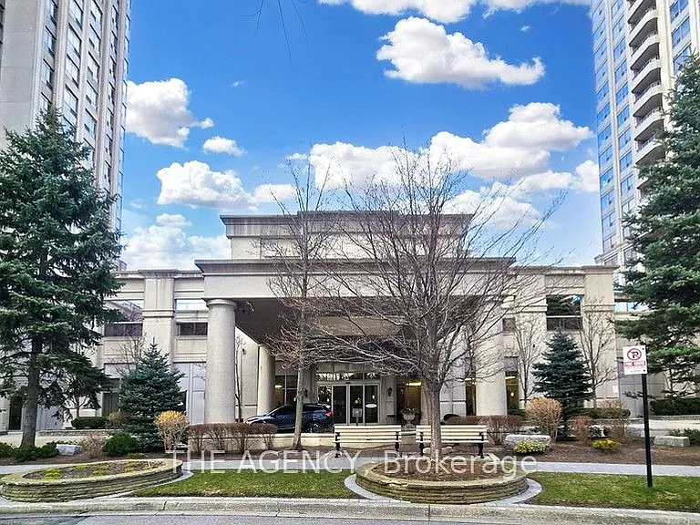 25 Kingsbridge Garden Cir #226 — Photo 2
