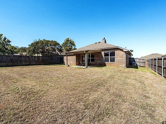 3rd image of 225 Valley View Ln