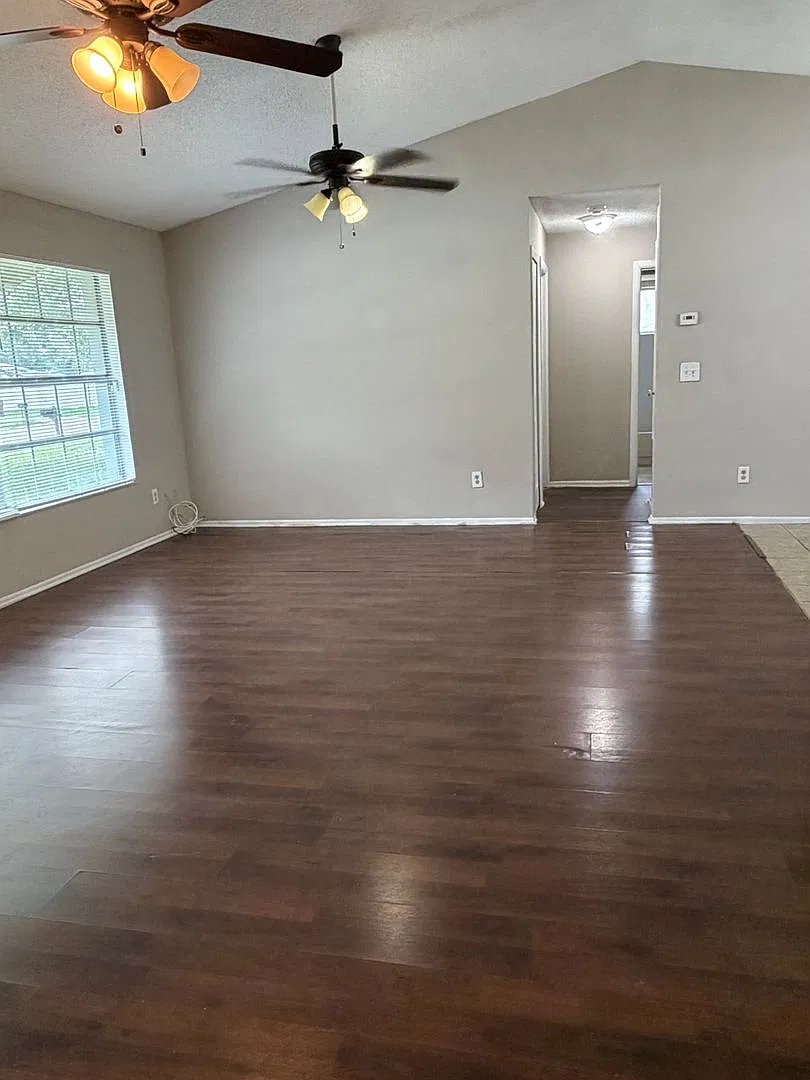 3 Bedroom 2 Bath Home Available Now! — Photo 4