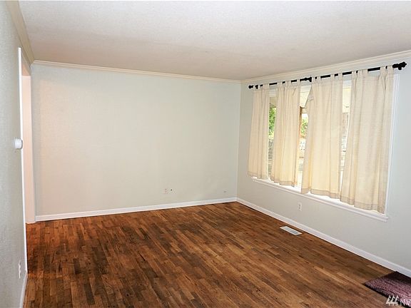 Another angle of the family room w/crown moulding.