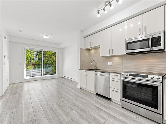 4th image of 9689 140th St #106