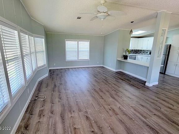 5th image of 833 Thrush Cir