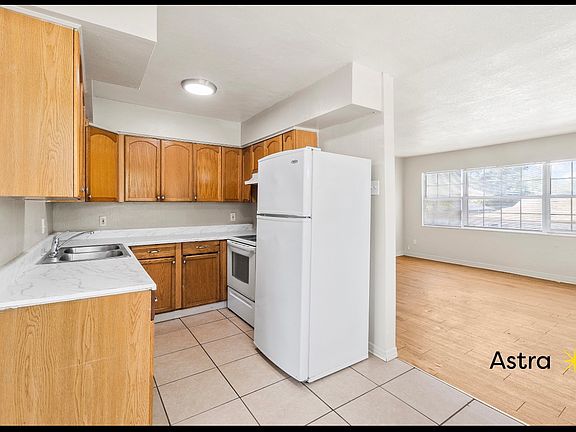 3rd image of 829 18th Ave S Unit E