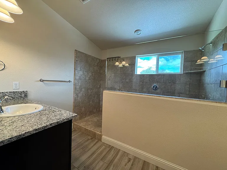 391 W Maclure Ave — Photo 11