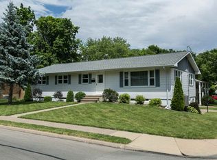 1906 Avalon Rd, Dubuque, IA 52001