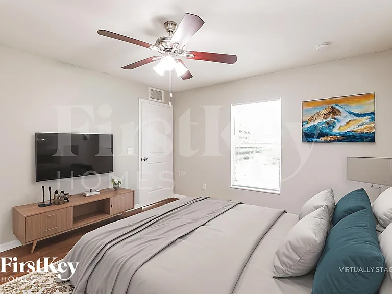915 Kanuga St E — Photo 11