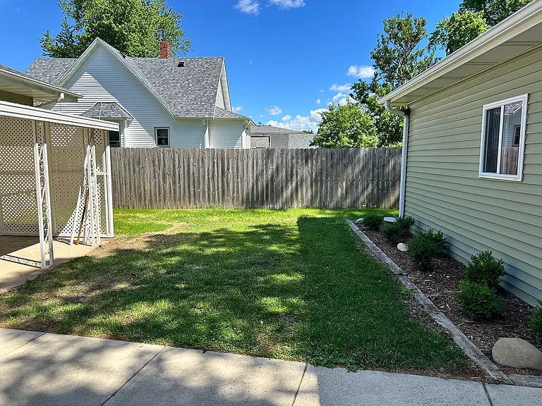 236 N Main St — Photo 34