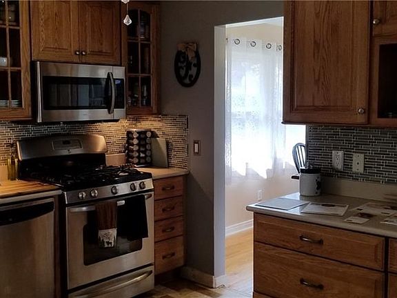 5th image of 20 Meadowbrook Dr