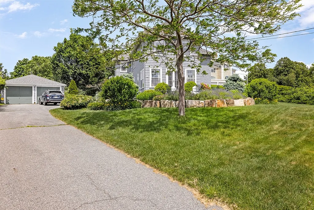 5 bed, 3.5 bath, 3328 sqft, $4,400 — Photo 2