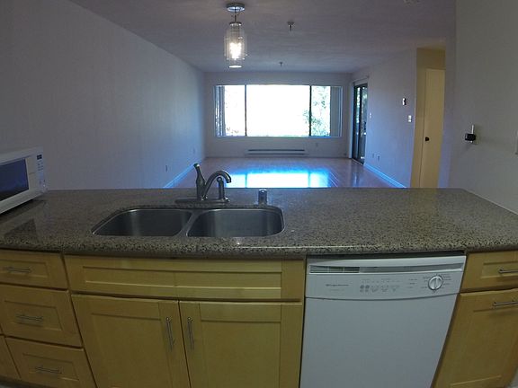 3rd image of 725 Mariposa Ave #202F