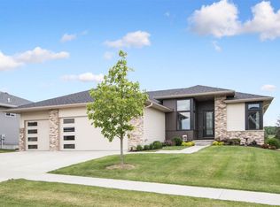 855 Grouse Ln, North Liberty, IA 52317