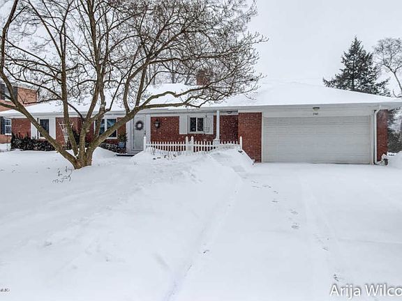 2nd image of 1941 Meadowfield Dr NE