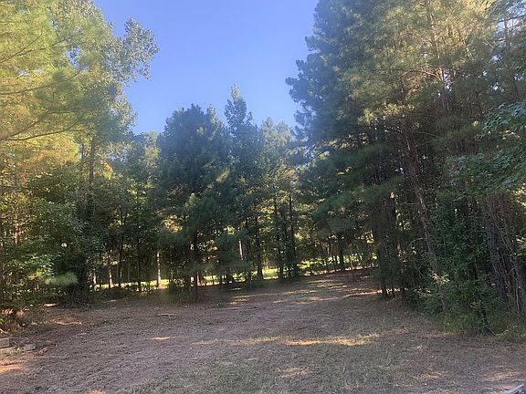 3rd image of Lindsey Ln