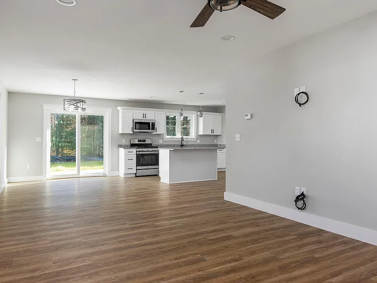 39 Neptune Dr — Photo 3