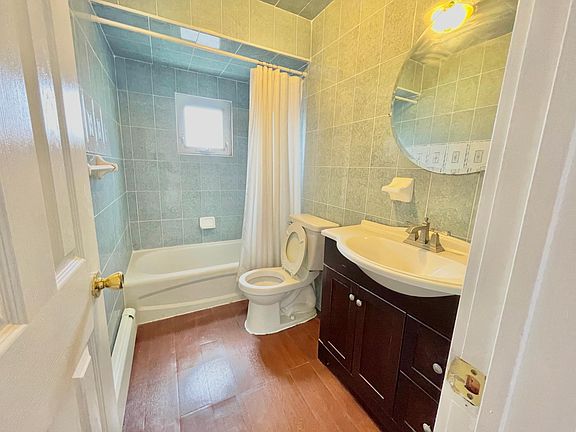 4th image of 241 Weed Ave #2F