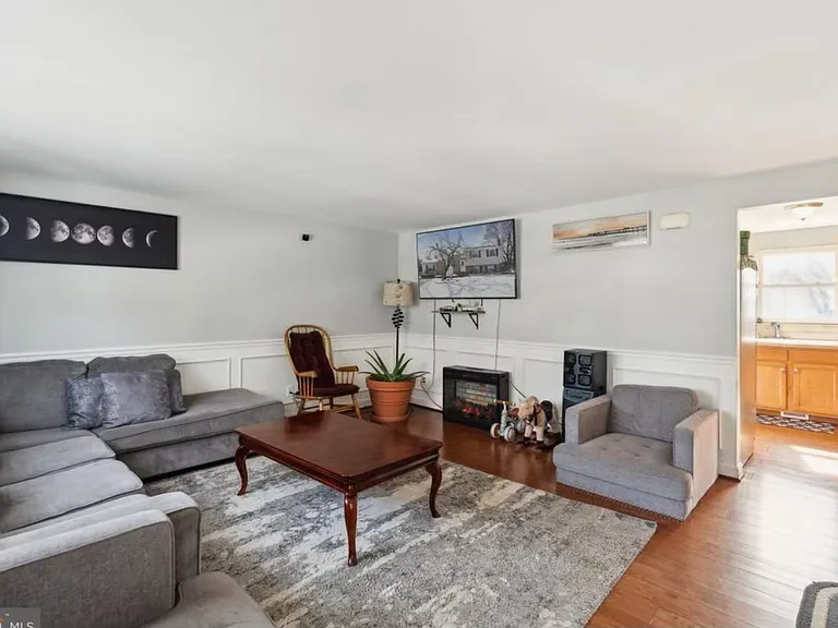 5083 Macnamara Dr — Photo 6