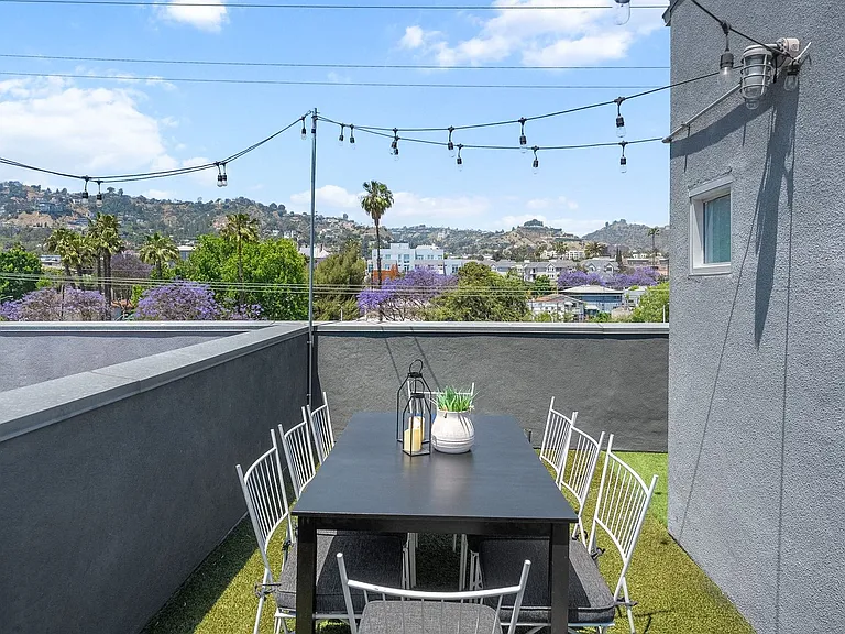 1037 N Laurel Ave #19C — Photo 75
