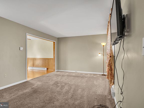 5th image of 20 Mary Dr