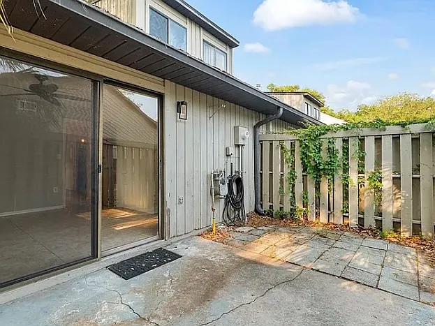 3468 NW 37th Ave — Photo 23