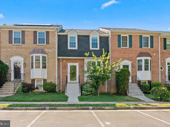 6749 Cardinal Woods Ct, Lorton, VA 22079