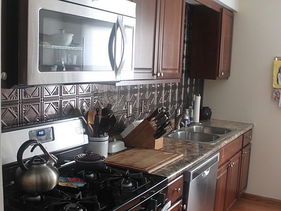 2nd image of 745 Lexington Ave