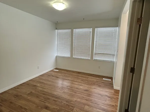 12148 105th St NW, Edmonton, AB T5G 2N7