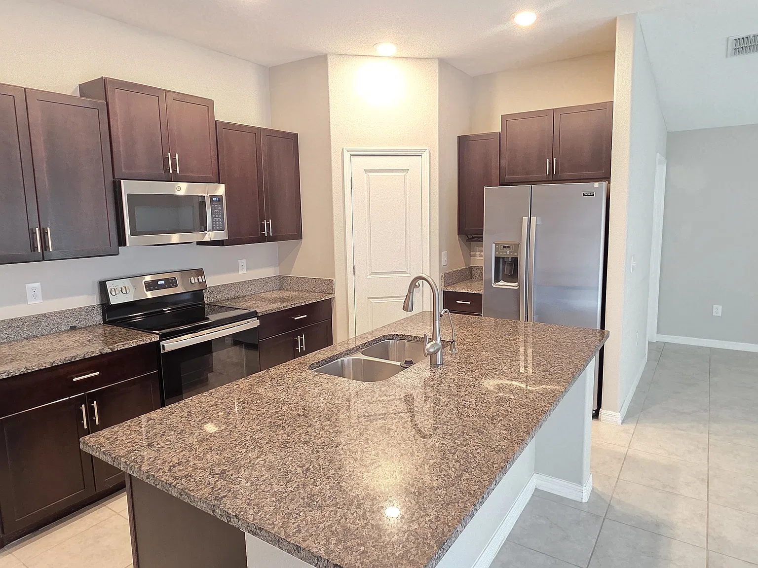 3 bed, 2.0 bath, 1540 sqft, $2,300 — Photo 4
