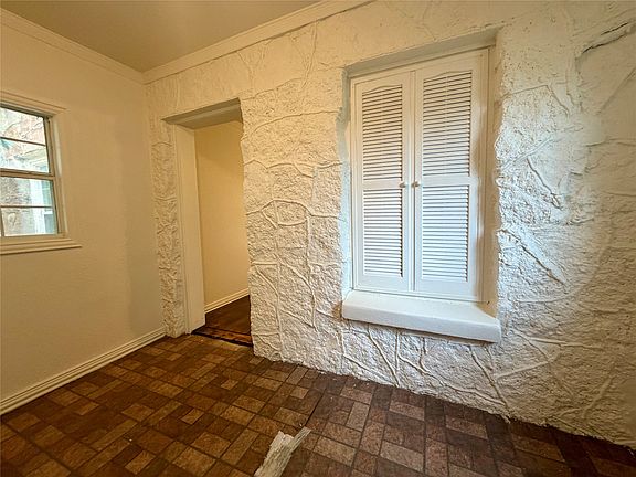 3rd image of 610 8th St