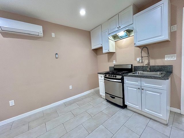 1st image of 752 W 120th St