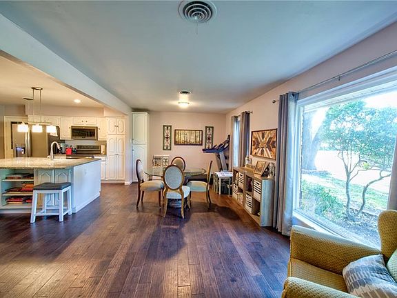 4th image of 3406 Mapledale Dr