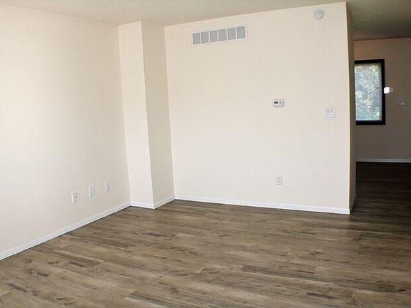 4th image of 423 5th St #A