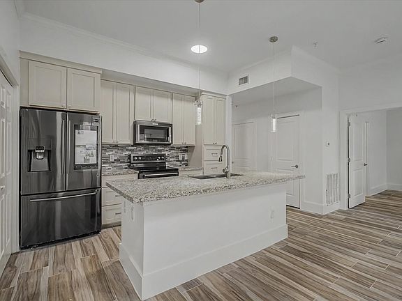 5th image of 300 Saint Joseph Pkwy APT 124
