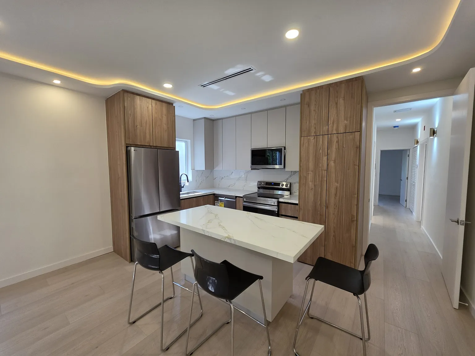 2 bed, 875 sqft, $3,495 — Photo 2