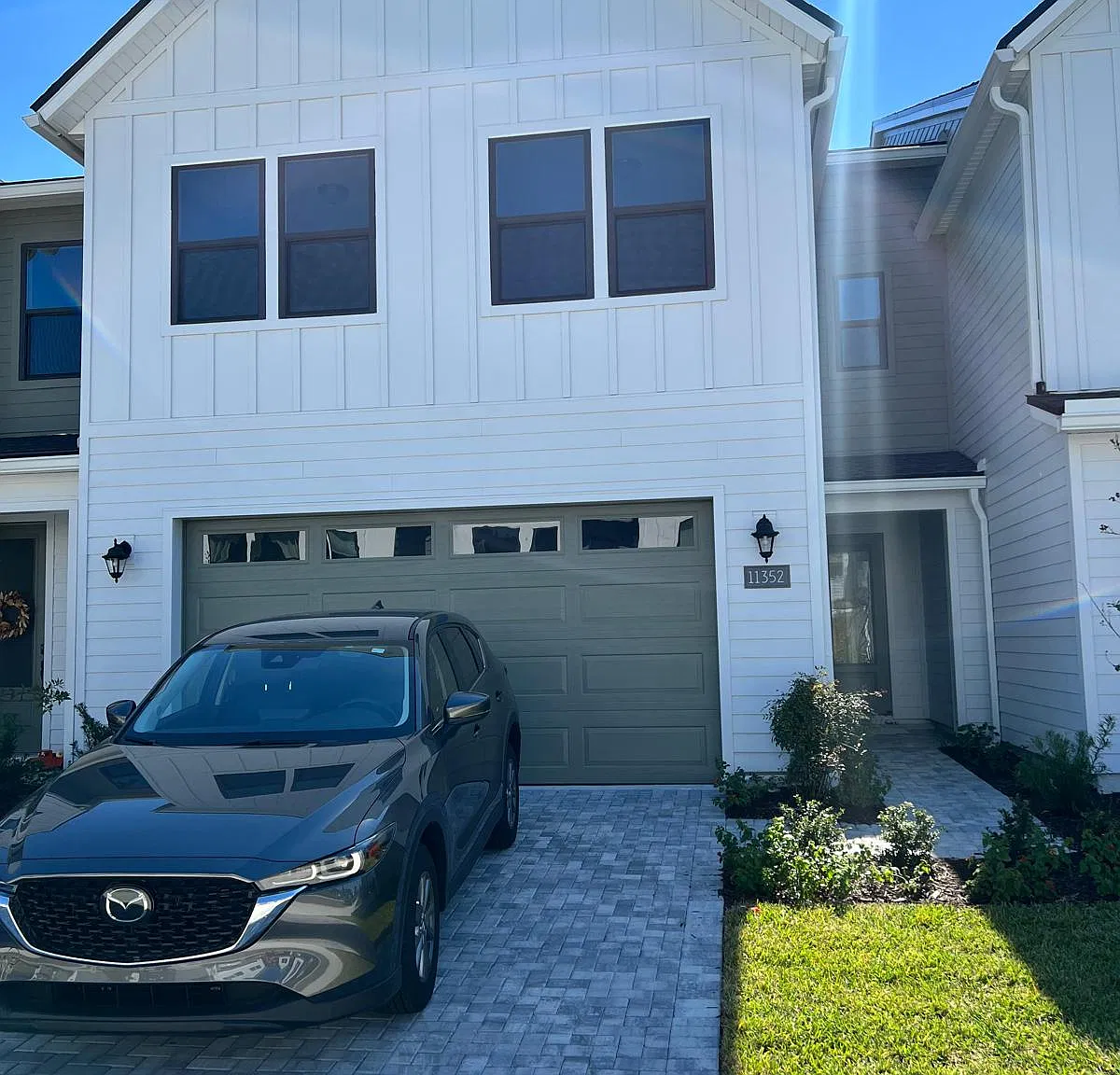 3 bed, 2.5 bath, 2261 sqft, $2,950 — Photo 1