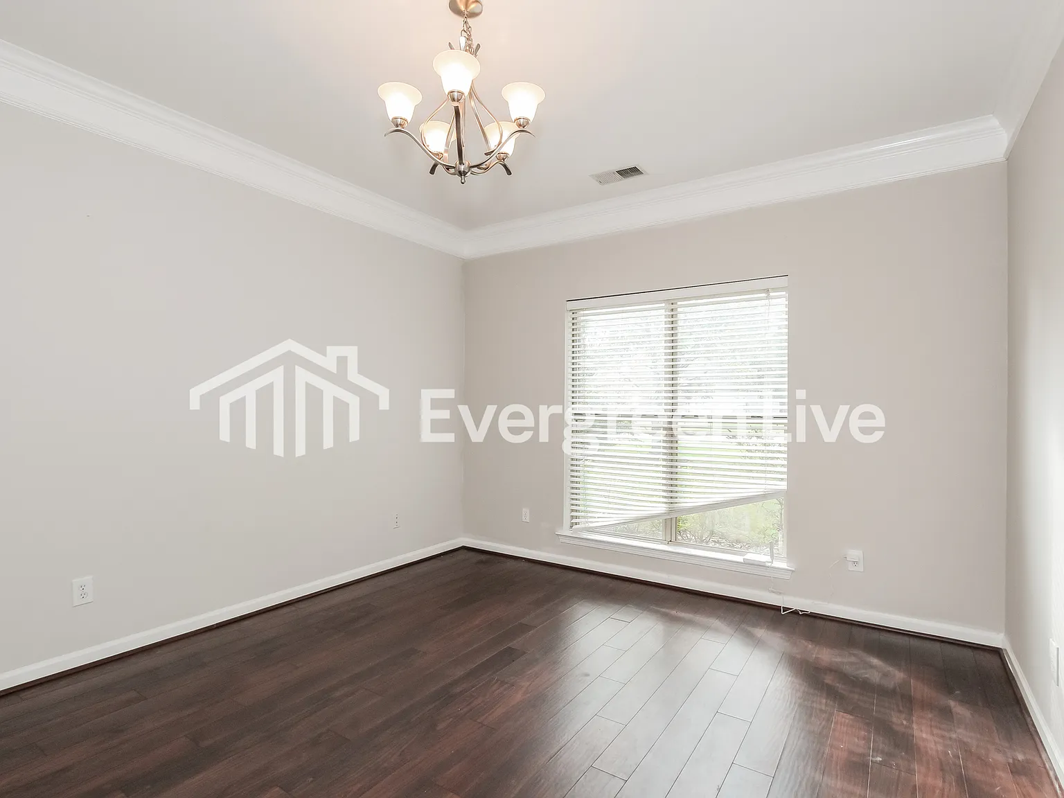 3 bed, 2.0 bath, 1951 sqft, $1,795 — Photo 4
