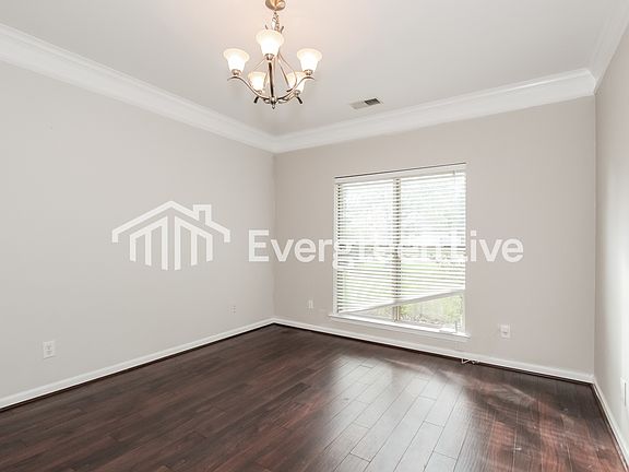 4th image of 613 Barkley Cir