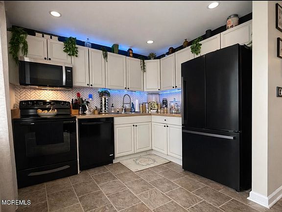 4th image of 15 Commodore Court