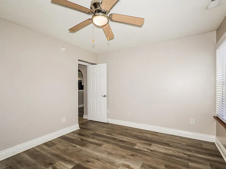 10207 Carmine Dr — Photo 10