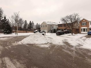 10 Lupin Ct, Brampton, ON L6S3V6