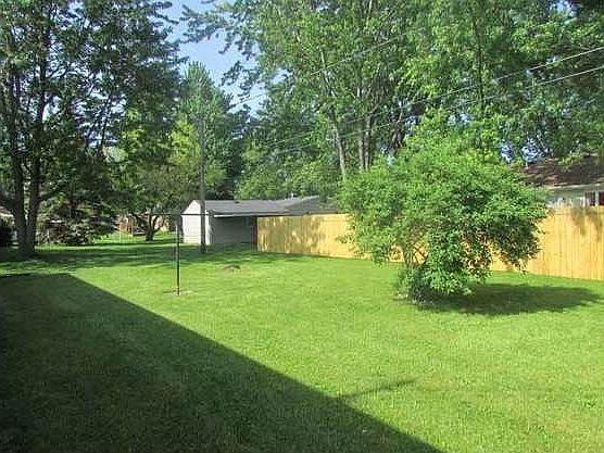 3rd image of 903 E Graceway Dr