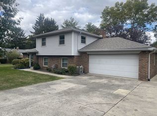 810 E McKenzie Rd, Greenfield, IN 46140