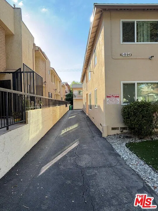 2 bed, 1.5 bath, 1200 sqft, $2,795 — Photo 2