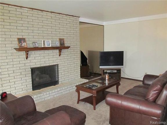 5th image of 7303 Hillsboro Ct